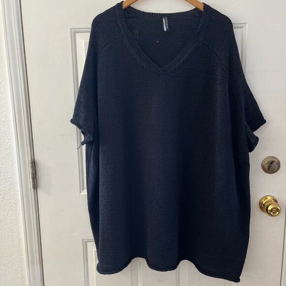 Rundholz Woman's Black Over-Sized Knit Lagoon-Look Short Sleeved Heavy Sweater - Picture 1 of 8